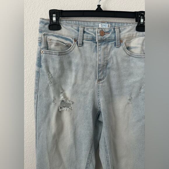 NWOT Light Blue Distressed Women's Jeans w/ Raw Hem - Picture 2 of 13